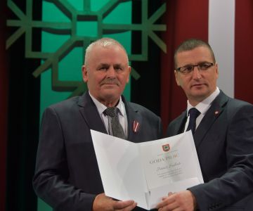 Lepojamies ar savējiem