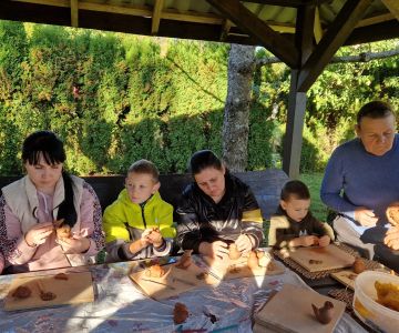 KULTŪRTANDĒMS: Ukraiņu un latviešu ģimenes dodas ekskursijā uz Alūksni un Madonu