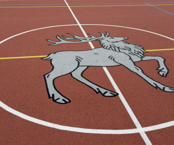 Salas ciemā izbūvēts jaunais multifunkcionālais sporta laukums