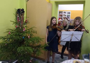 Ziemassvētki atnāk kopā ar aktieriem un jaunajiem mūziķiem