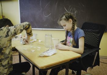 KULTŪRTANDĒMS: Ukraiņu un latviešu ģimenes piedalās ģimeņu nometnē “MĒS”