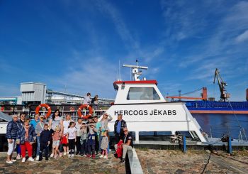 Ukraiņu ģimenes dodas iepazīst Latvijas dabu, kultūru un vēsturi pa Kurzemi un Latgali