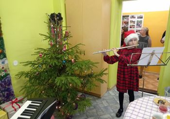 Ziemassvētki atnāk kopā ar aktieriem un jaunajiem mūziķiem