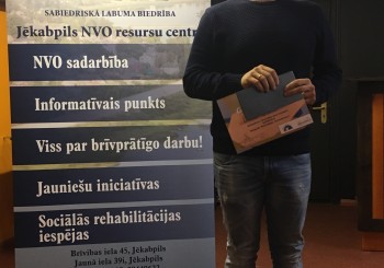 Brīvprātīgais darbs ir galvenais demokrātijas vingrinājums