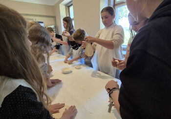 Īsteno LEADER programmas projektu “Maizes skola”