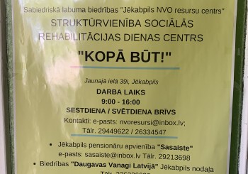 Pensionāri apgūst datorprasmes Dienas centrā „Kopā būt”