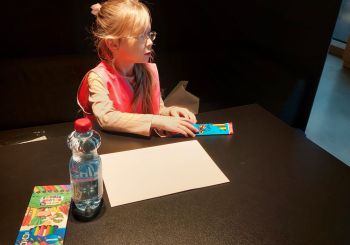 Kultūrtandēms: Ekspedīcija Likteņdārzā un izbrauciens ar kuģīti jaunākajiem dalībniekiem