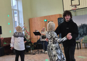 Ziemassvētku noskaņā atklātas Dienas centra “Kopā būt” telpas