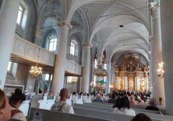 Borščs ar pampuškām, kartupeļu pankūkas (deruni), vareniki: Liepāja sasauc Latvijas mazākumtautību “samitu”