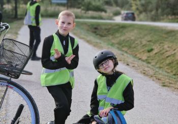 KULTŪRTANDĒMS: Koku un mežu iepazīšana Kalsnavas arborētumā un velobrauciens Jēkabpils novadā