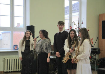 Ziemassvētku noskaņā atklātas Dienas centra “Kopā būt” telpas