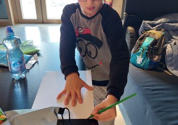 Kultūrtandēms: Ekspedīcija Likteņdārzā un izbrauciens ar kuģīti jaunākajiem dalībniekiem