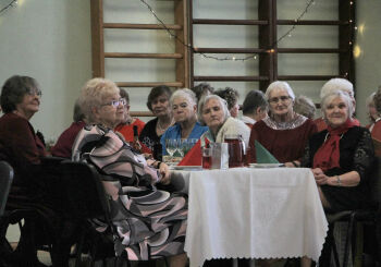 Ziemassvētku noskaņā atklātas Dienas centra “Kopā būt” telpas
