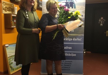 Brīvprātīgais darbs ir galvenais demokrātijas vingrinājums