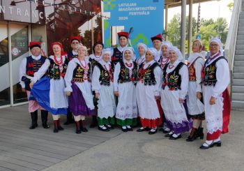 Borščs ar pampuškām, kartupeļu pankūkas (deruni), vareniki: Liepāja sasauc Latvijas mazākumtautību “samitu”