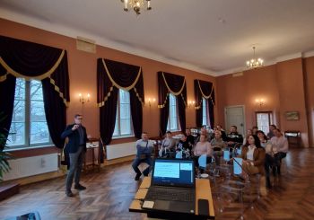 Pēc iedvesmojošiem kultūrorientējošajiem kursiem, ukraiņi sanāk kopā uz ideju tikšanos