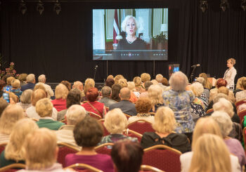 Senioru festivāls Kuldīgā: Latvijā ir jāattīsta senioru skolu tīkls