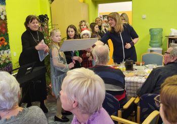 Ziemassvētki atnāk kopā ar aktieriem un jaunajiem mūziķiem