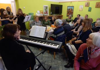 Ziemassvētki atnāk kopā ar aktieriem un jaunajiem mūziķiem