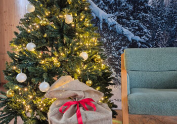 Ziemassvētku noskaņā atklātas Dienas centra “Kopā būt” telpas