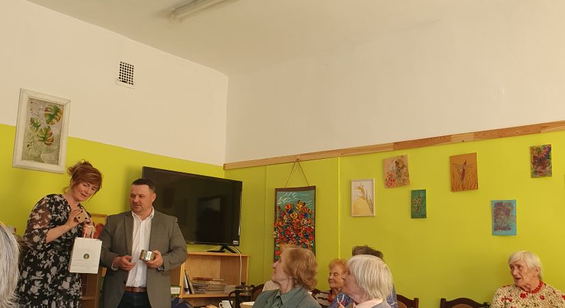 Par ko runā seniori ar politiķiem pie kafijas krūzes