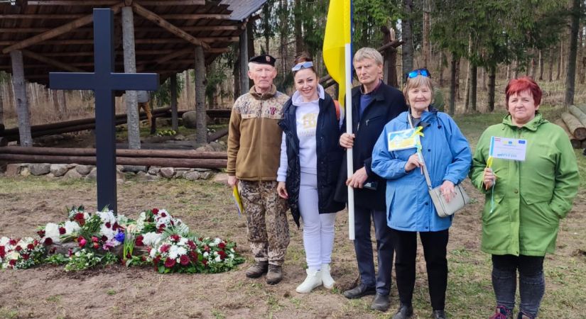 Būt tur. Jēkabpils seniori apmeklē Smiltenes nacionālo partizānu bunkuru.