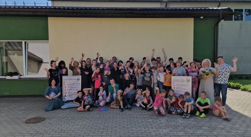 Ukraiņu un latviešu ģimenes ar bērniem piedalās kopīgā ģimeņu nometnē 