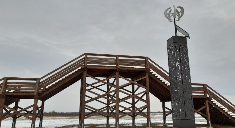 Kaldabruņā uzstādīti oriģināla dizaina gaismas objekti