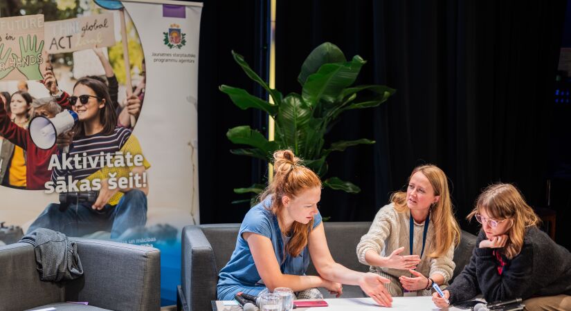 Oktobris – laiks jaunām zināšanām, iespējām un pieredzei jaunatnes jomā