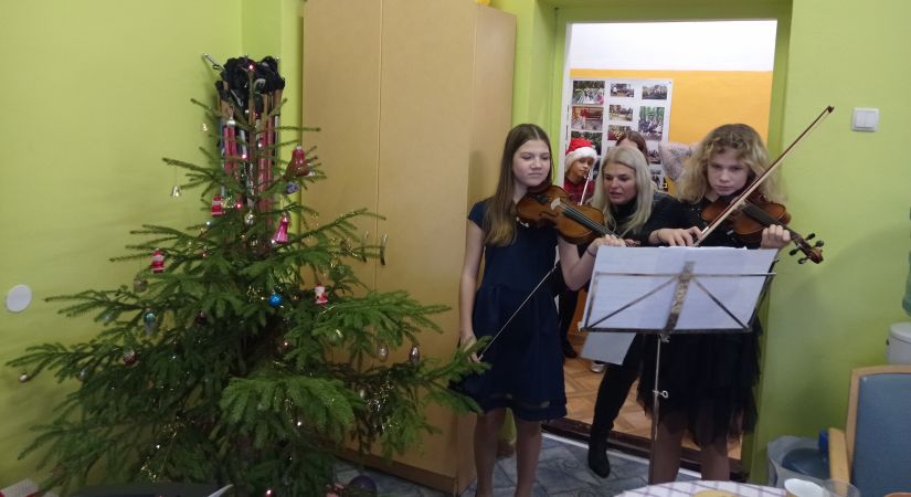 Ziemassvētki atnāk kopā ar aktieriem un jaunajiem mūziķiem