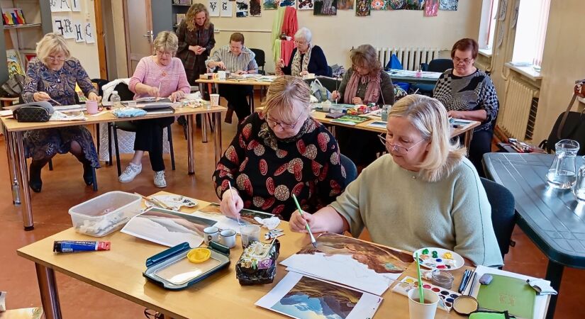 Kā aizrit radošās nodarbības Vidusdaugavas Senioru universitātē