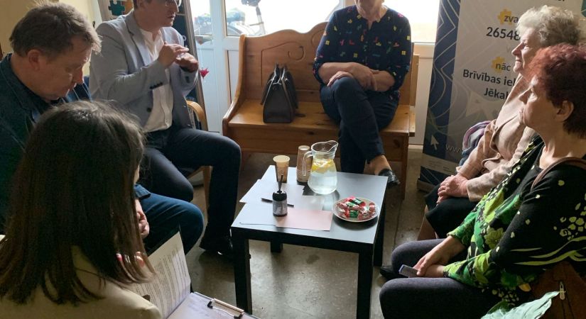 Jēkabpils novada seniori pie kafijas tiekas ar domes deputātiem