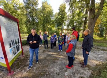 Interesenti dodas veselību veicinošā pārgājienā