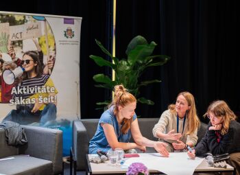 Oktobris – laiks jaunām zināšanām, iespējām un pieredzei jaunatnes jomā